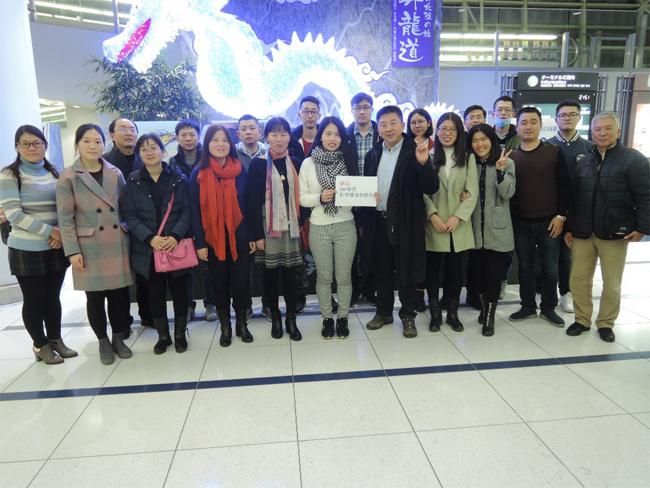 中部国際空港に全員元気に来日